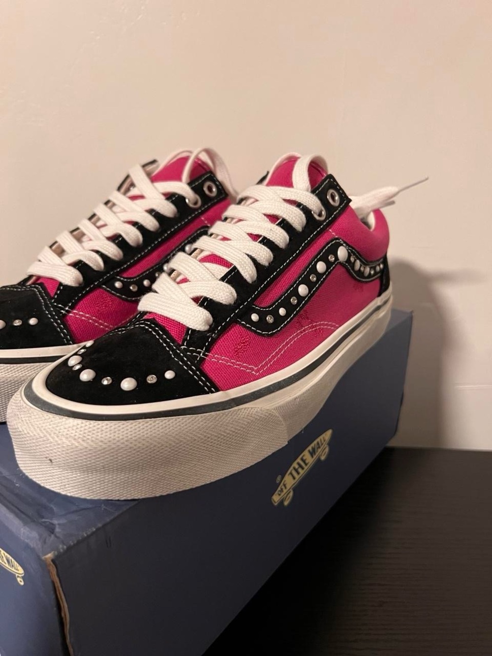 Pink and black pearlized vans - Picture 4 of 6
